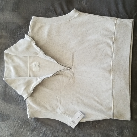 Abercrombie & Fitch Tops - NWT Abercrombie & Fitch Oversized Half-Zip Vest in Heather Cream Size M